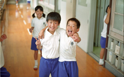 Japanese kids at a school, photo credit Aka Hige on Flickr
